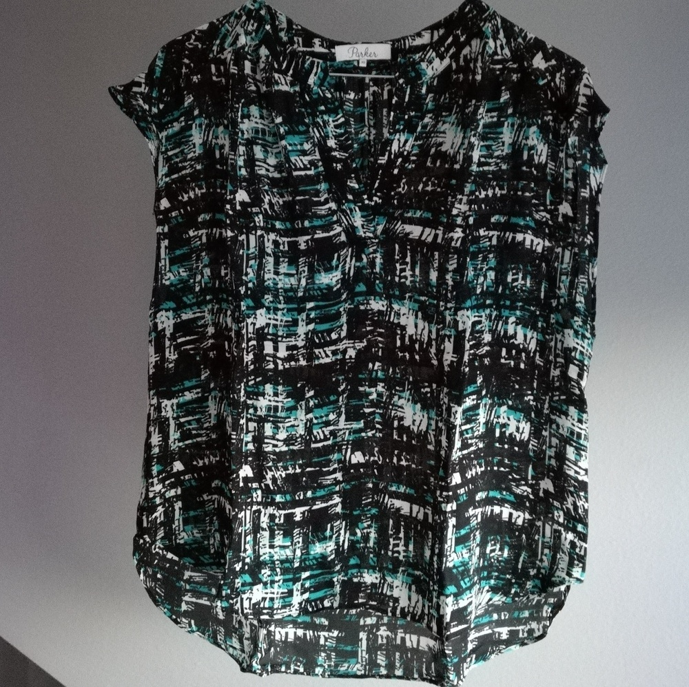 🎊 SALE! 🎊 Parker 100% silk cap sleeves blouse.